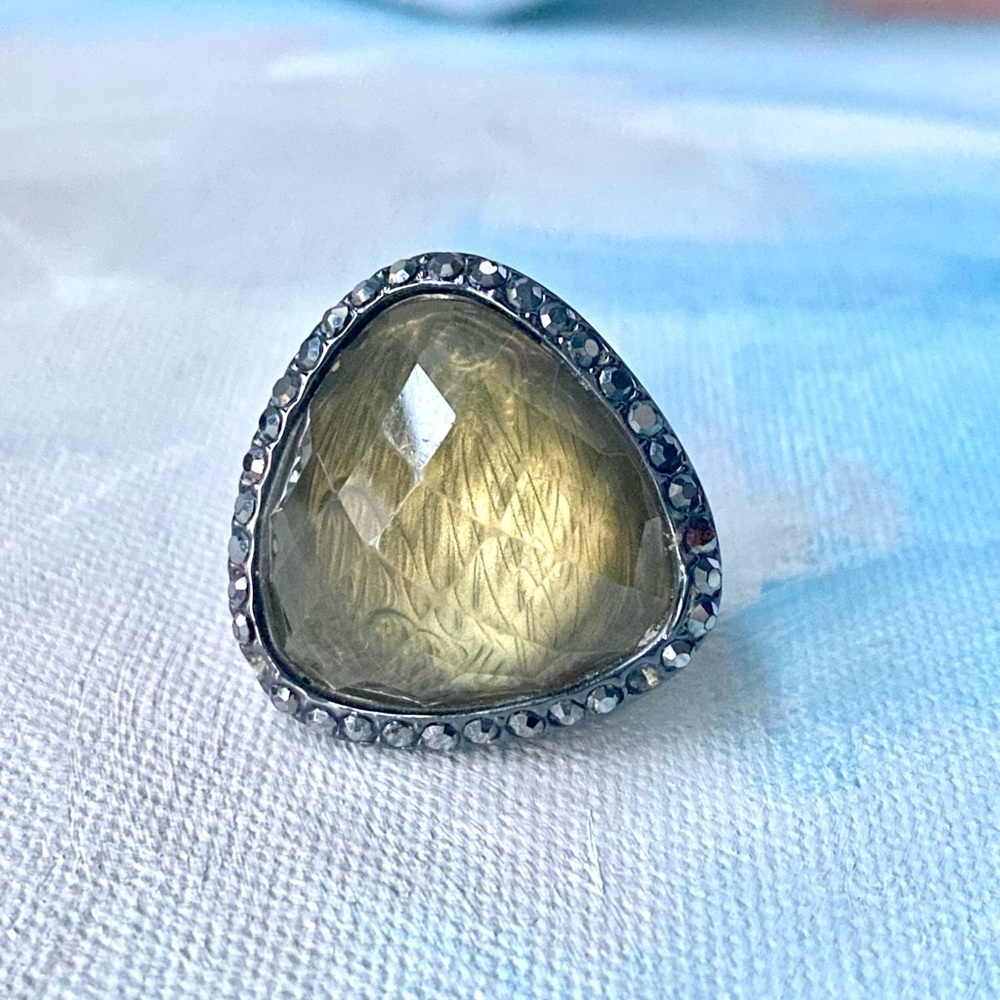 Statement Rutiliated Faceted Faux Quartz Triangle Costume Ring Size 5.25 - Picture 7 of 7